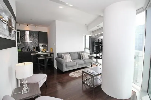Presidential 2Br Plus 1 Condo, Entertainment District - Downtown With Cn Tower View, Balcony, Pool & Hot Tub Toronto