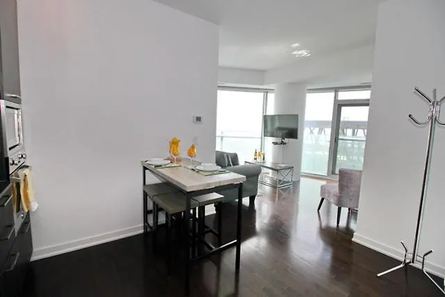 Presidential 2Br Plus 1 Condo, Entertainment District - Downtown With Cn Tower View, Balcony, Pool & Hot Tub Toronto Apartment