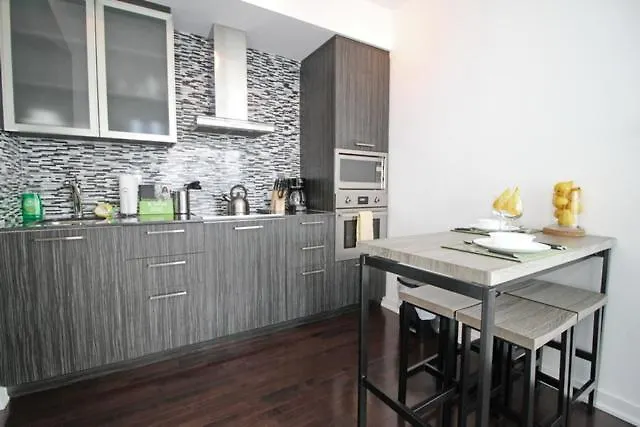 Presidential 2Br Plus 1 Condo, Entertainment District - Downtown With Cn Tower View, Balcony, Pool & Hot Tub Toronto Apartment