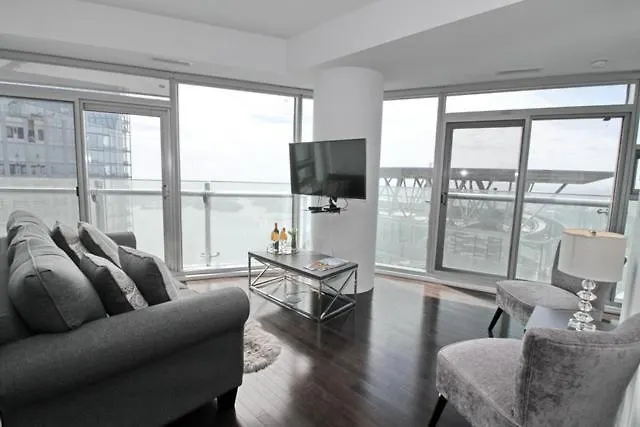 Presidential 2Br Plus 1 Condo, Entertainment District - Downtown With Cn Tower View, Balcony, Pool & Hot Tub Toronto Apartment