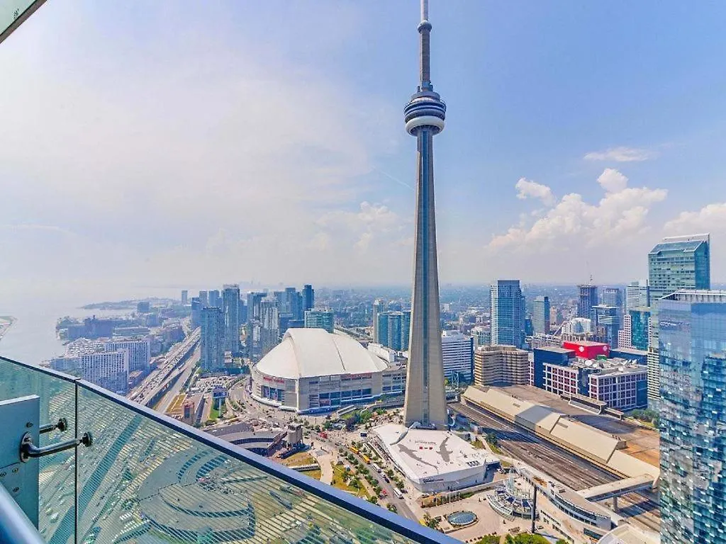 Presidential 2Br Plus 1 Condo, Entertainment District - Downtown With Cn Tower View, Balcony, Pool & Hot Tub Toronto