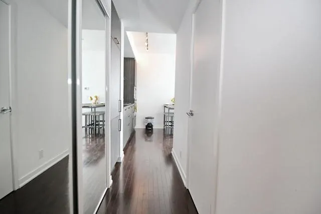 Apartment Presidential 2Br Plus 1 Condo, Entertainment District - Downtown With Cn Tower View, Balcony, Pool & Hot Tub Toronto