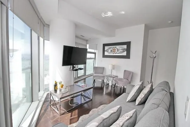 Presidential 2Br Plus 1 Condo, Entertainment District - Downtown With Cn Tower View, Balcony, Pool & Hot Tub Toronto