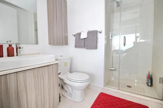 Apartment Presidential 2Br Plus 1 Condo, Entertainment District - Downtown With Cn Tower View, Balcony, Pool & Hot Tub Toronto