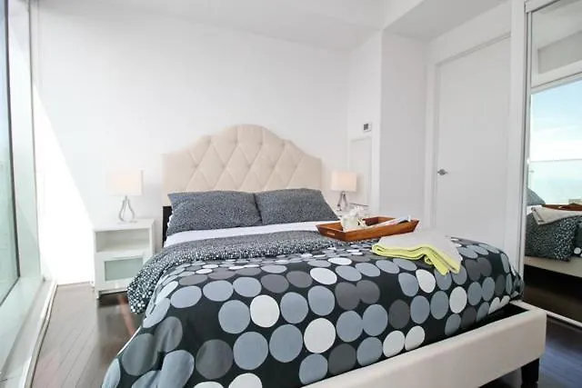 Presidential 2Br Plus 1 Condo, Entertainment District - Downtown With Cn Tower View, Balcony, Pool & Hot Tub Toronto Canada