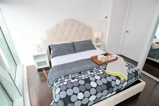 Apartment Presidential 2Br Plus 1 Condo, Entertainment District - Downtown With Cn Tower View, Balcony, Pool & Hot Tub Toronto Canada