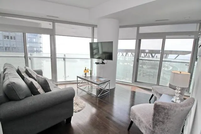 Presidential 2Br Plus 1 Condo, Entertainment District - Downtown With Cn Tower View, Balcony, Pool & Hot Tub Toronto