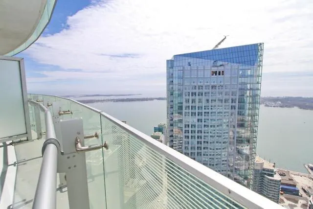 Presidential 2Br Plus 1 Condo, Entertainment District - Downtown With Cn Tower View, Balcony, Pool & Hot Tub Toronto