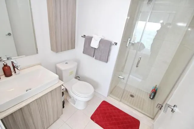 Apartment Presidential 2Br Plus 1 Condo, Entertainment District - Downtown With Cn Tower View, Balcony, Pool & Hot Tub Toronto Canada