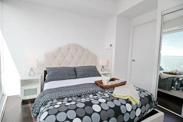 Apartment Presidential 2Br Plus 1 Condo, Entertainment District - Downtown With Cn Tower View, Balcony, Pool & Hot Tub Toronto