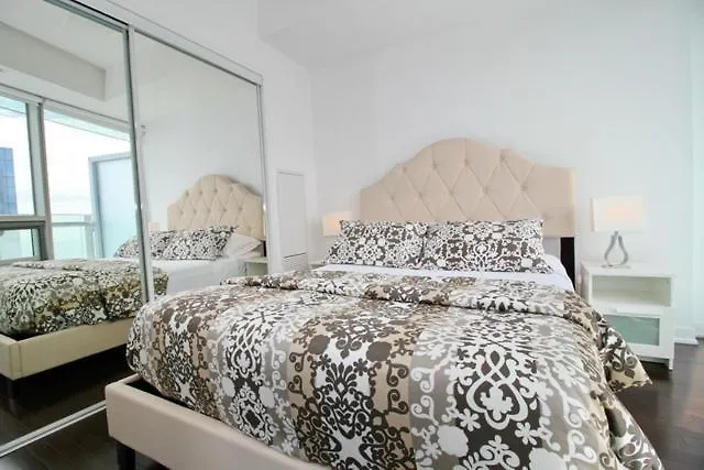 Presidential 2Br Plus 1 Condo, Entertainment District - Downtown With Cn Tower View, Balcony, Pool & Hot Tub Toronto